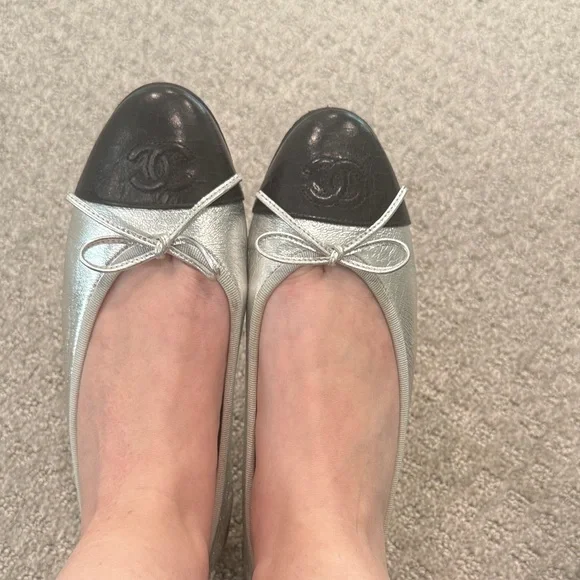 CHANEL Metallic Silvered/Black Flats size 36.5